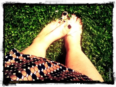 J'aime la sensation de l'herbe sous mes pieds