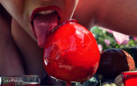 Du sucre rouge à déguster avec la langue